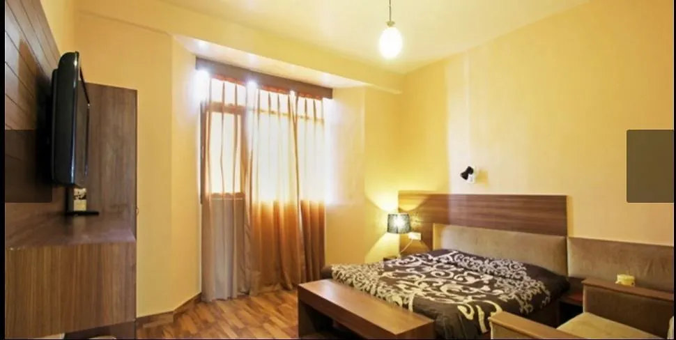 ***  שימלה Oyo 8917 Hotel Crystal Palace הודו