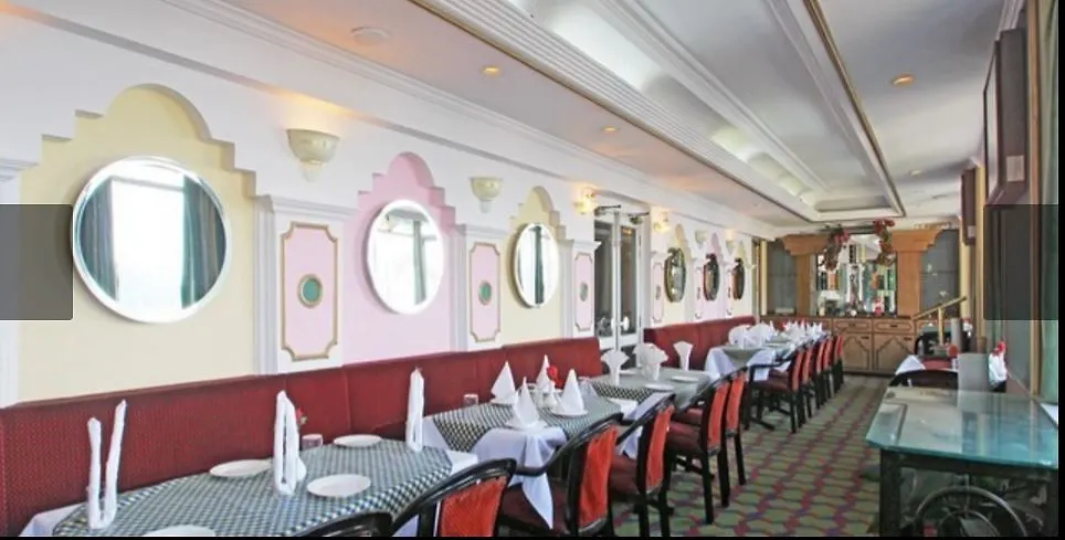 שימלה Oyo 8917 Hotel Crystal Palace