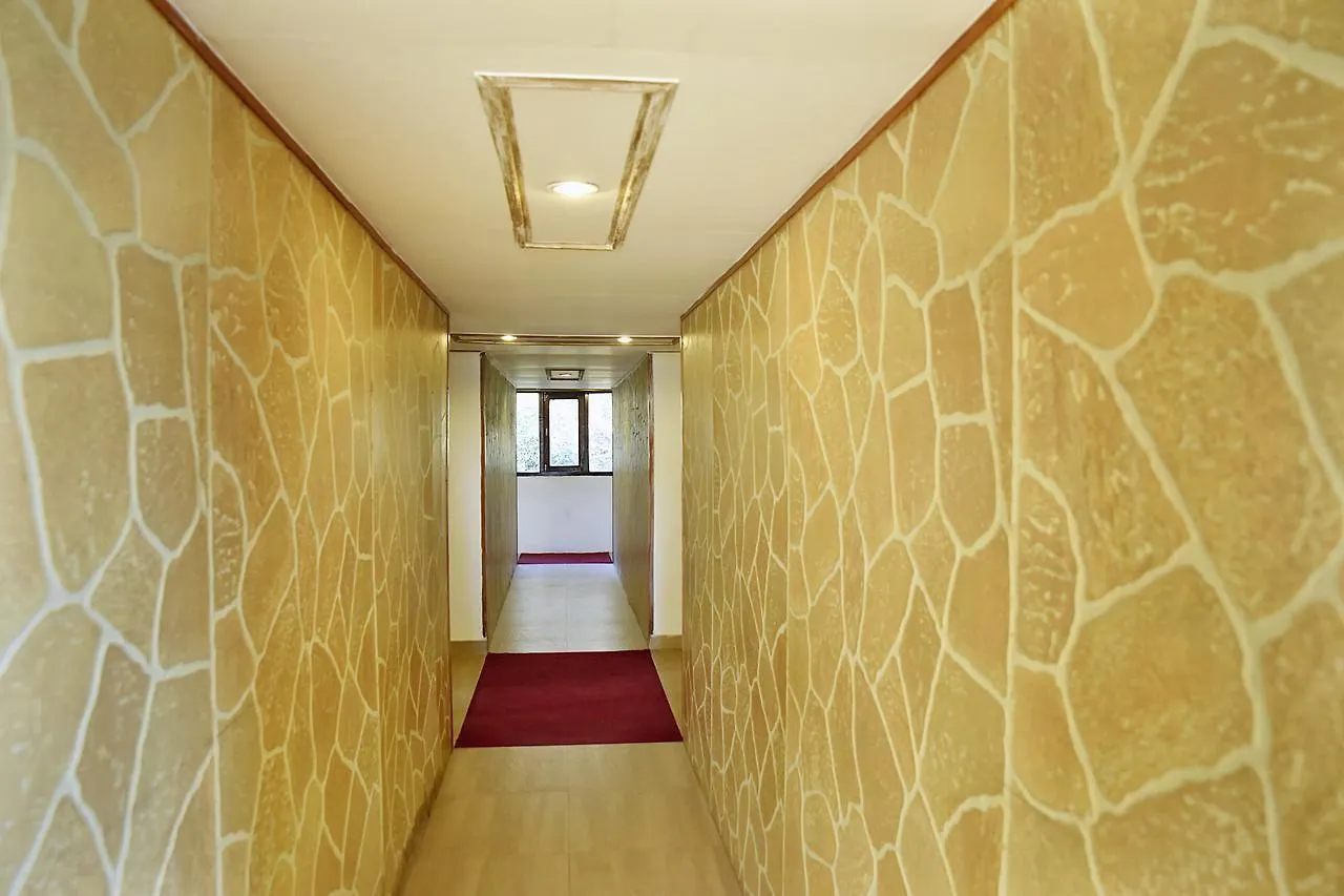 שימלה Oyo 8917 Hotel Crystal Palace 3*,