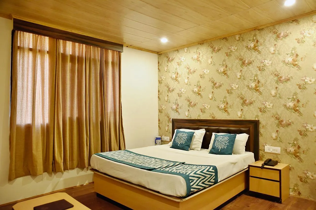 שימלה Oyo 8917 Hotel Crystal Palace
