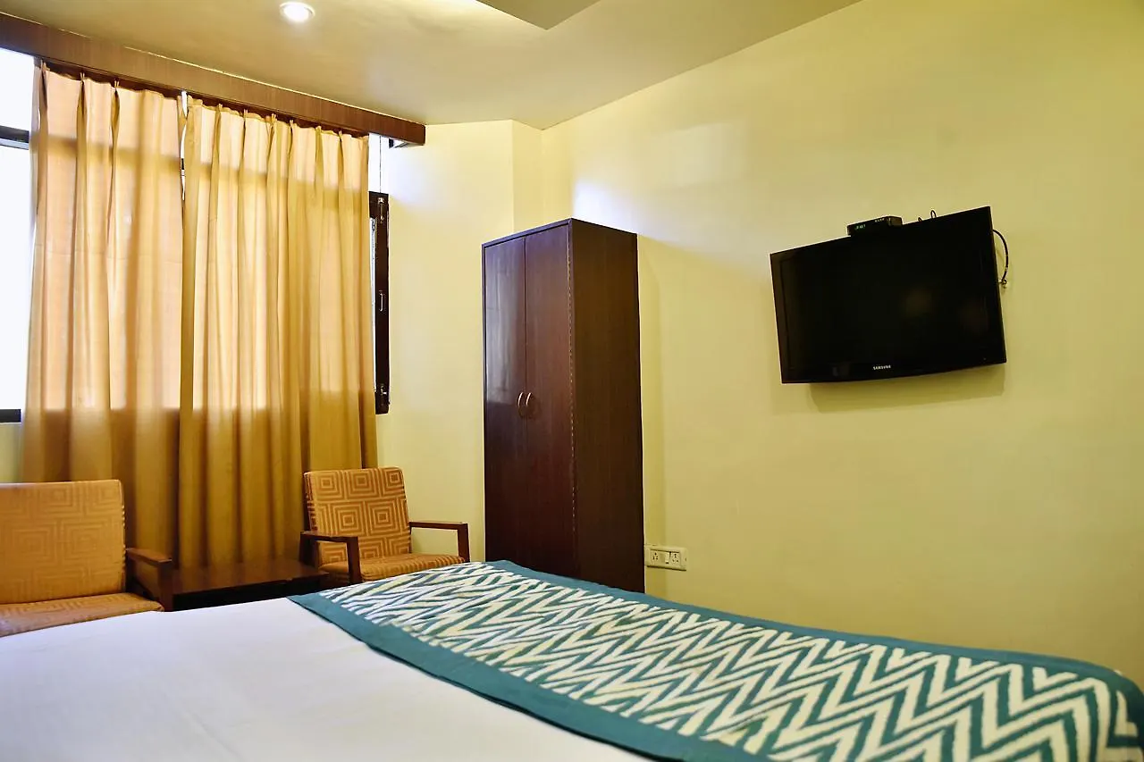 ***  שימלה Oyo 8917 Hotel Crystal Palace הודו