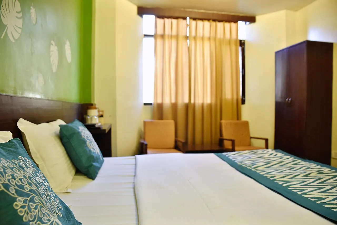 שימלה Oyo 8917 Hotel Crystal Palace