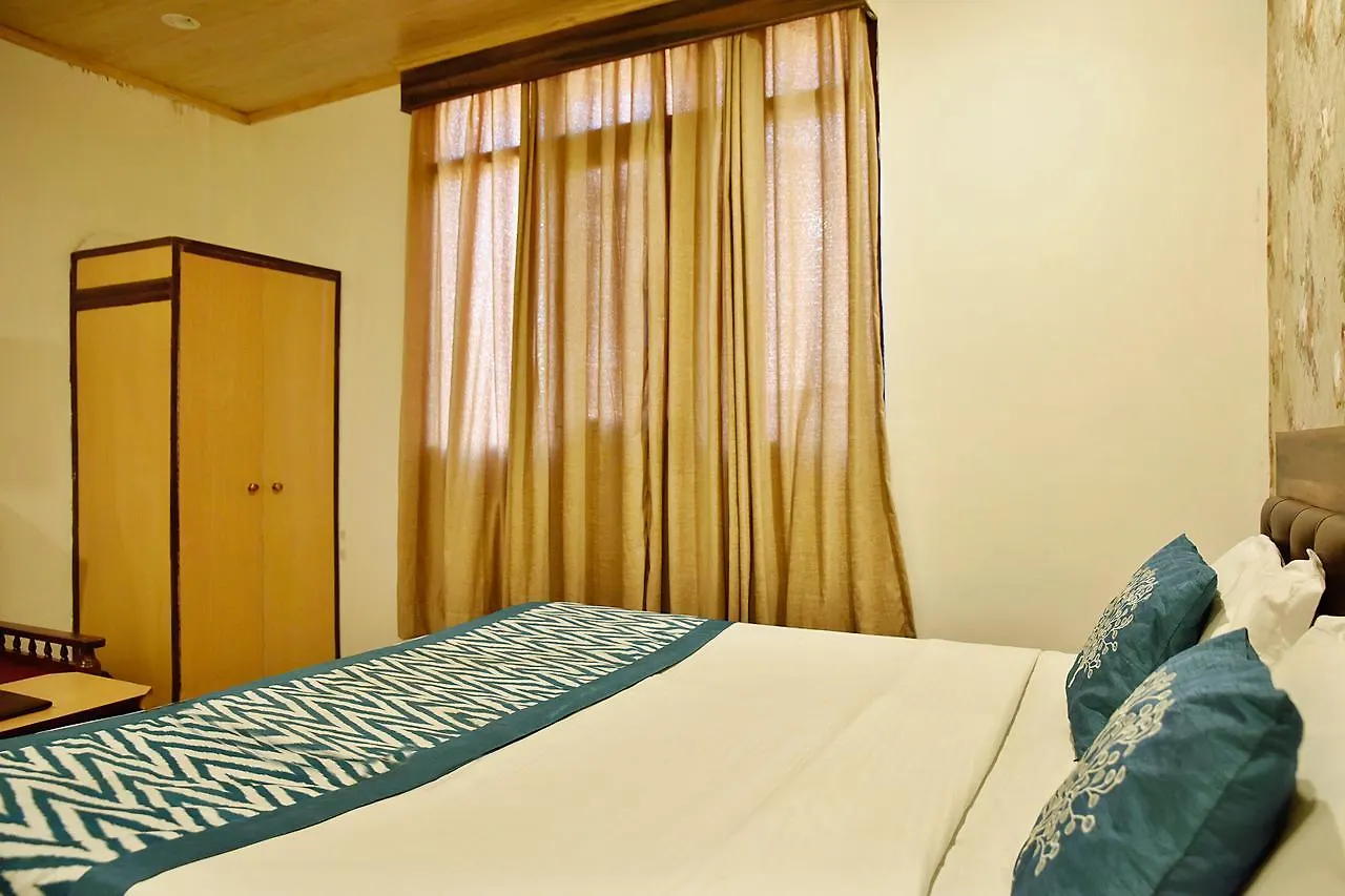 Oyo 8917 Hotel Crystal Palace Shimla 3*,